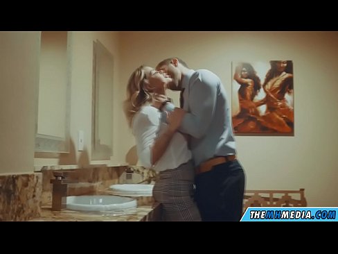 ❤️ Kad te prsata plavuša zavede u javnom toaletu Ruski porno kod nas bs.bestsexporno.ru